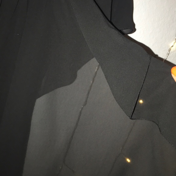 black blouse - Picture 3 of 8